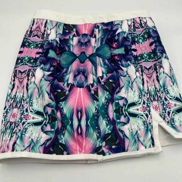 Tobi Short Mini Skirt Abstract Print Front slits PREOWNED/USED - Picture 6 of 14